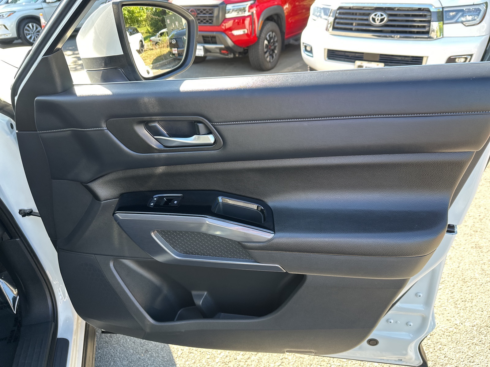 2023 Nissan Pathfinder SL photo 30