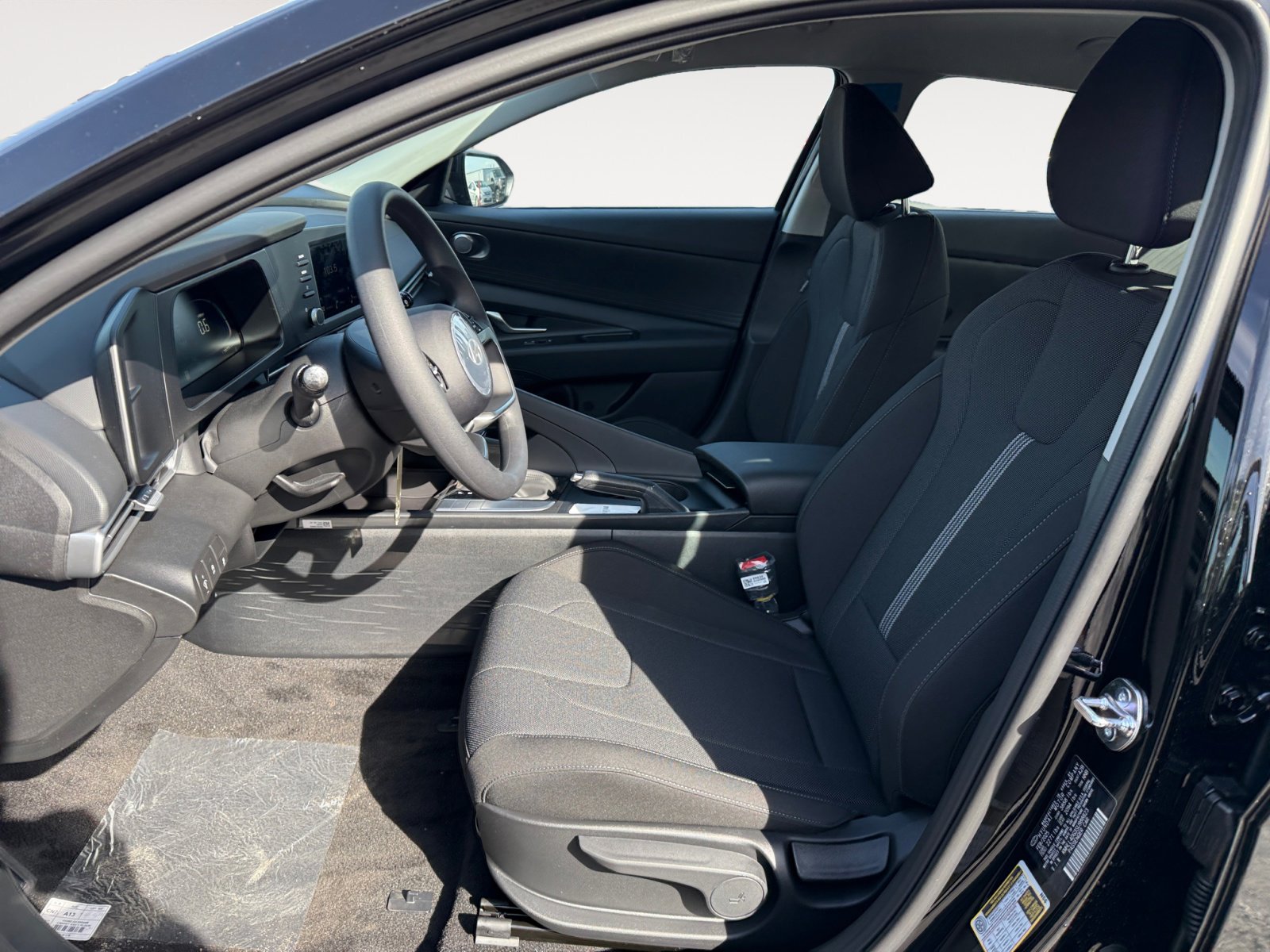 2025 Hyundai Elantra SE photo 10
