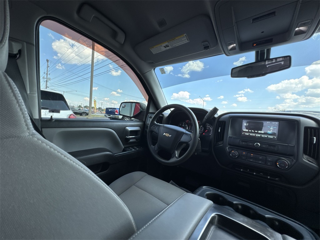 2018 Chevrolet Silverado 1500 Custom photo 15