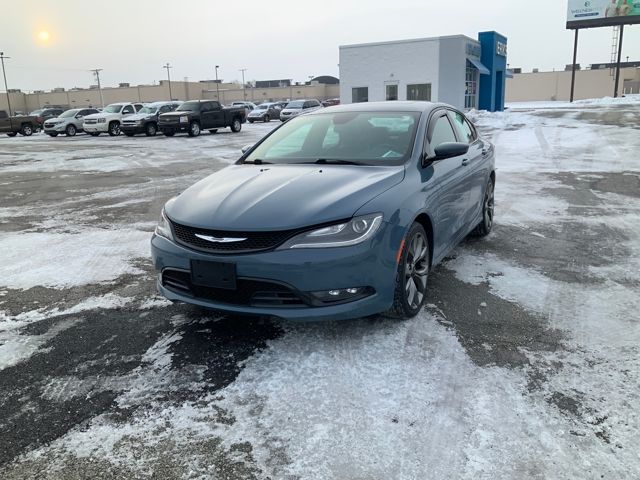 2015 Chrysler 200 S photo 2