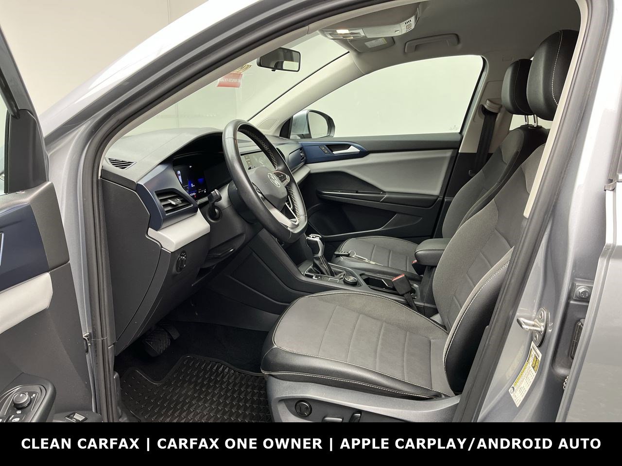 2022 Volkswagen Taos SE photo 2