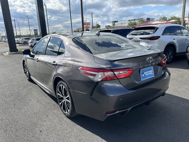2020 Toyota Camry SE photo 5
