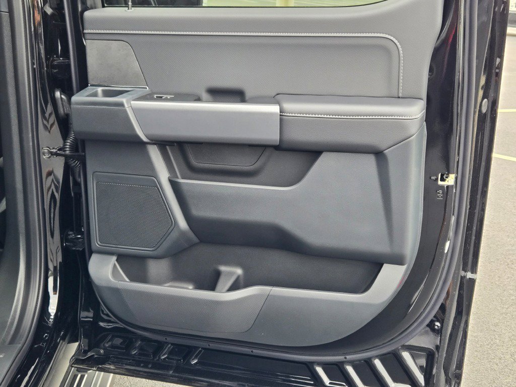2025 Ford F-150 XLT photo 8