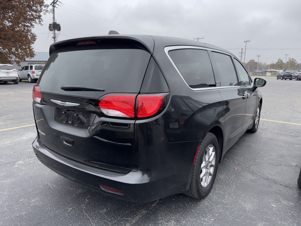 2023 Chrysler Voyager LX photo 3