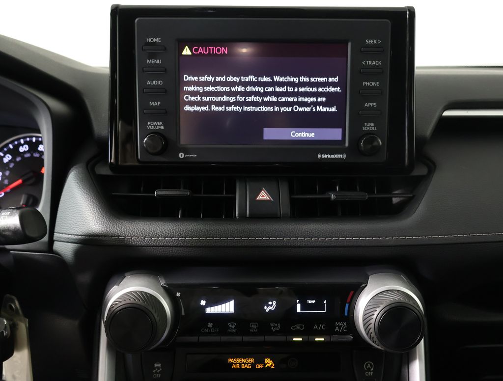 2022 Toyota RAV4 LE photo 9