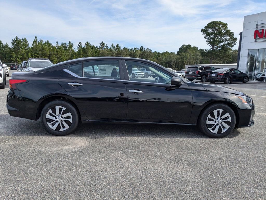 2025 Nissan Altima S photo 3