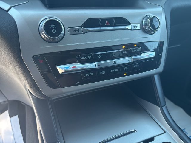 2022 Ford Explorer XLT photo 18