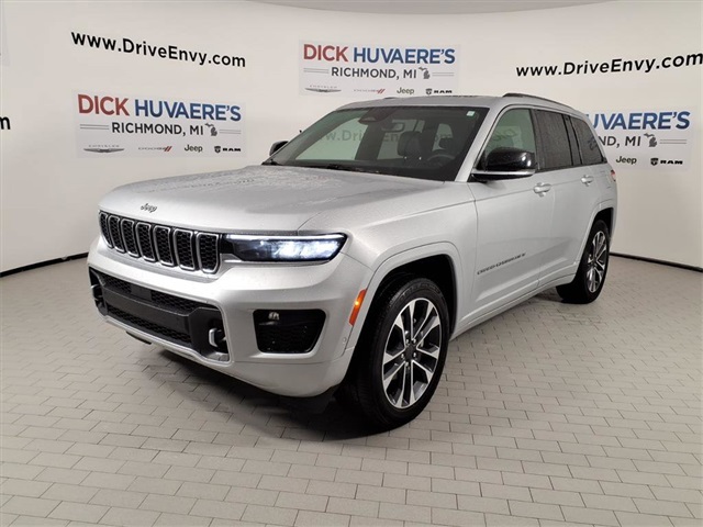 2023 Jeep Grand Cherokee Overland's photo