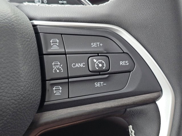 2025 Jeep Grand Cherokee Limited photo 13