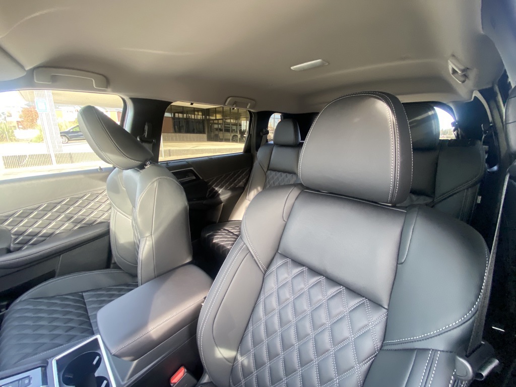 2024 Mitsubishi Outlander SEL photo 11