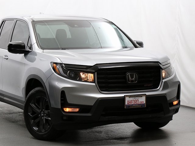 2021 Honda Ridgeline Sport photo 2
