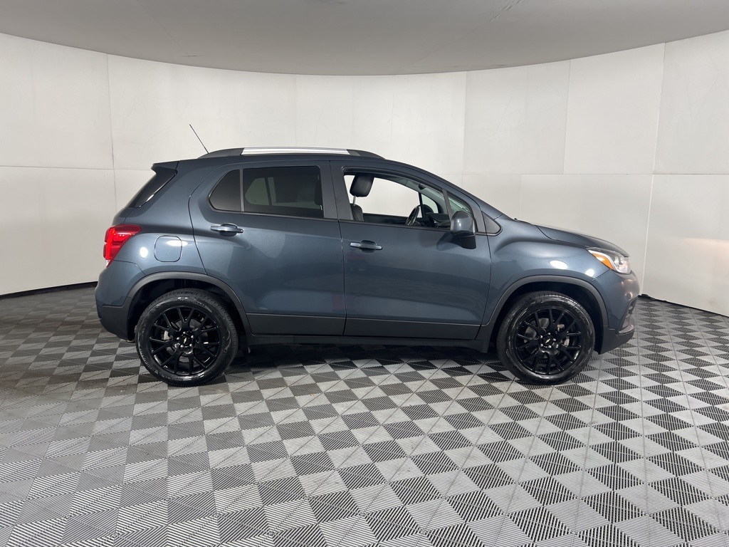 2022 Chevrolet Trax LT photo 3