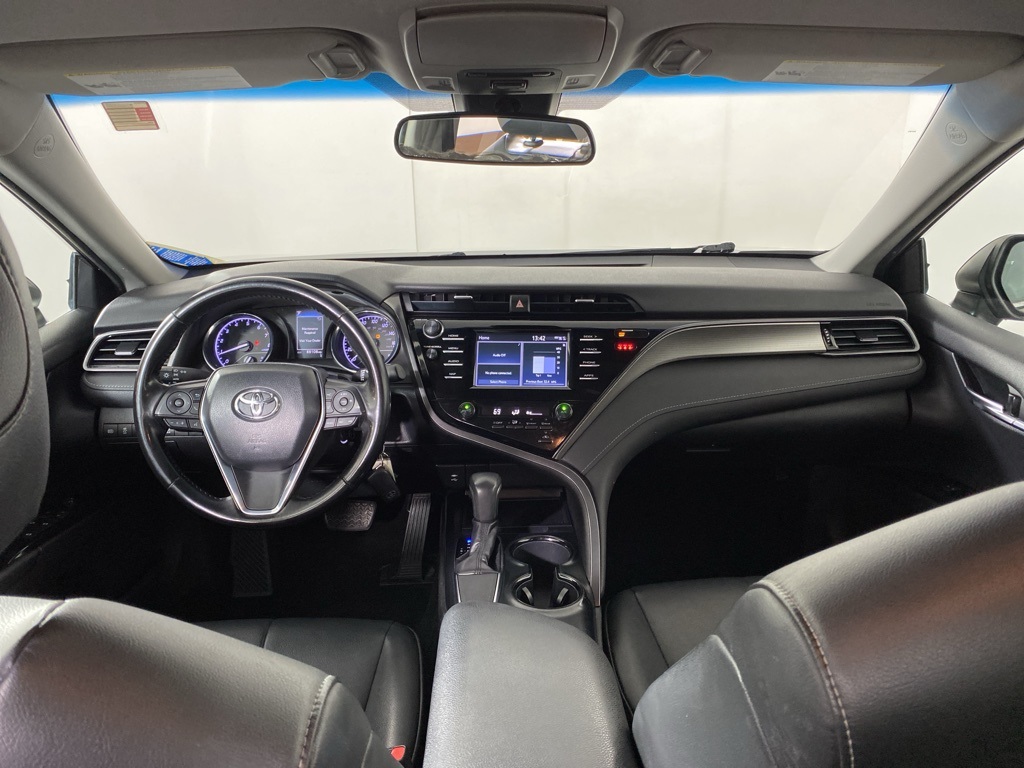 2019 Toyota Camry SE photo 2