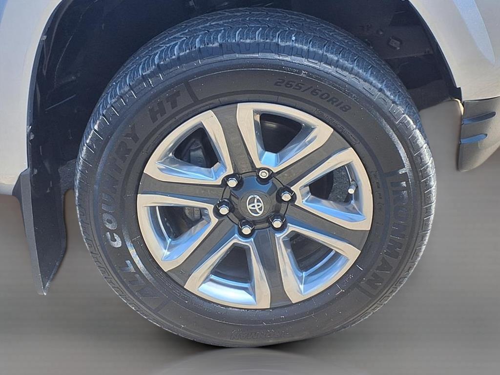 2017 Toyota Tacoma Limited V6 photo 8