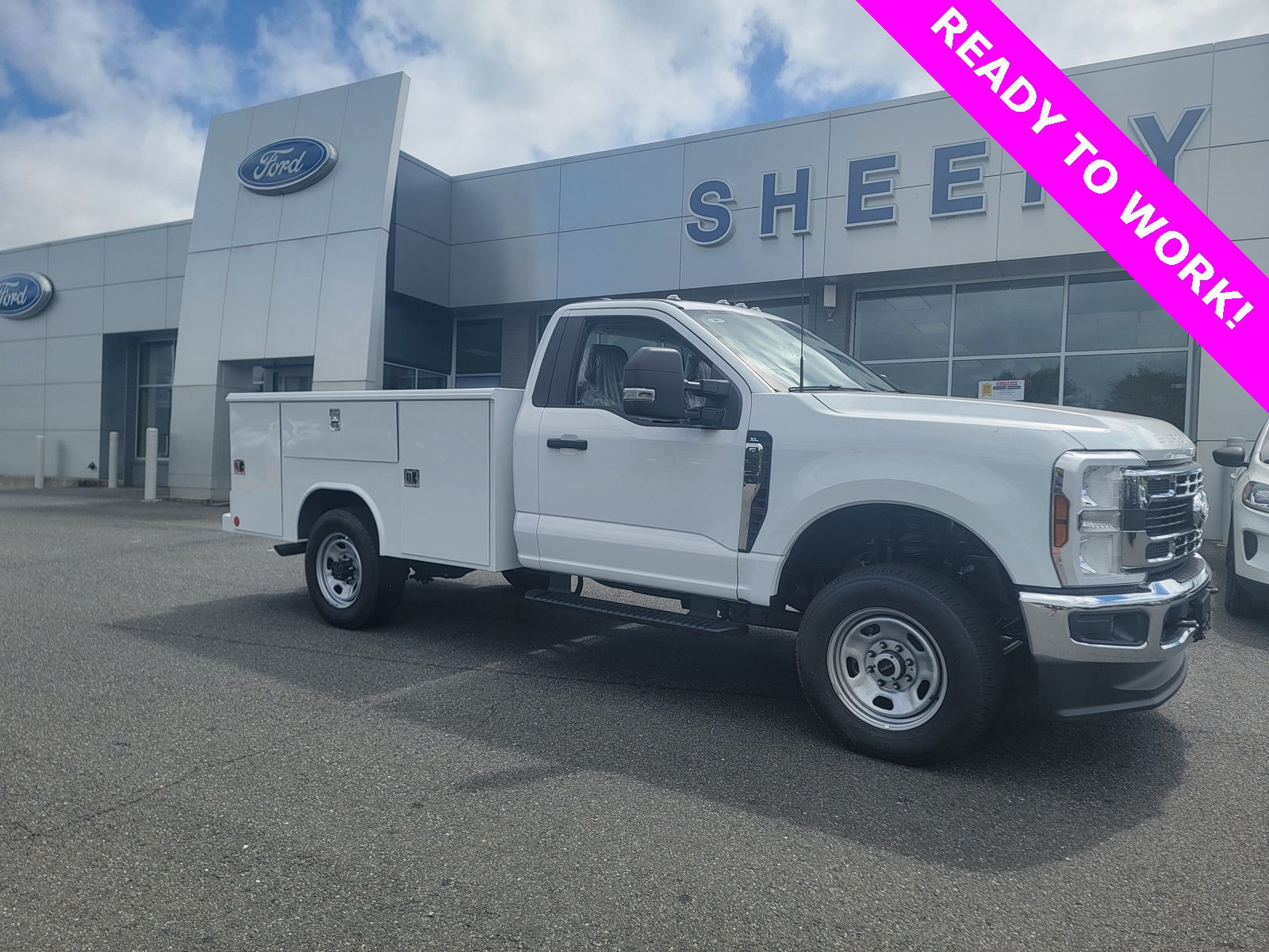 2025 Ford F-350 Super Duty Chassis Cab XLT's photo