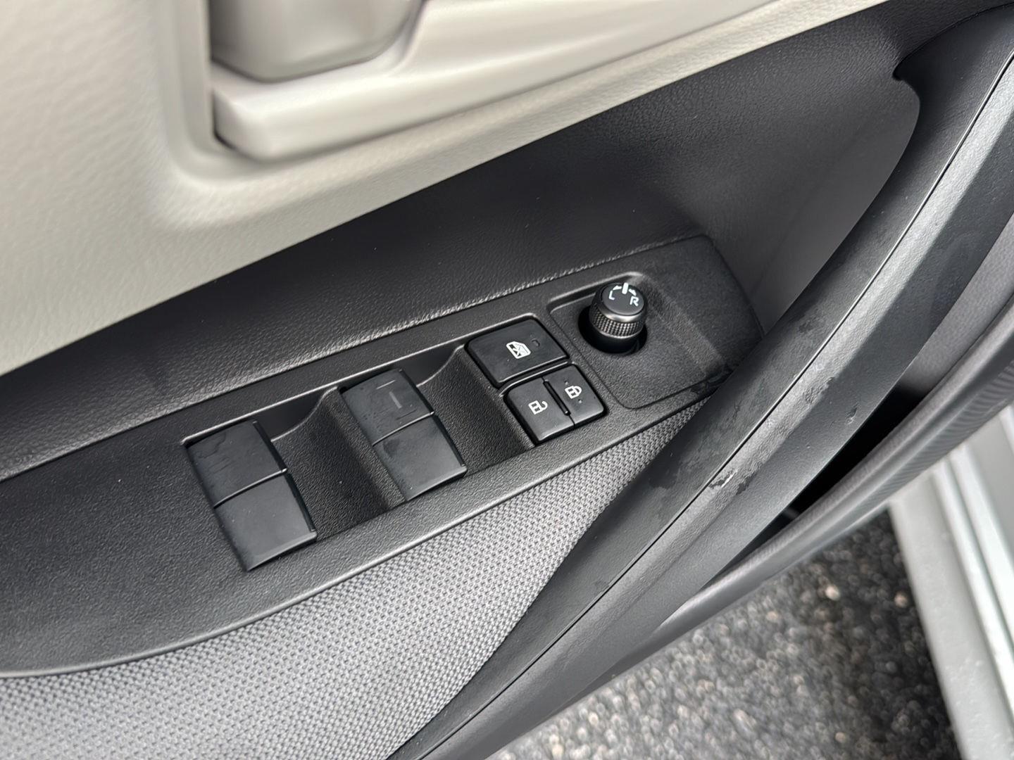 2025 Toyota Corolla Hybrid LE photo 26