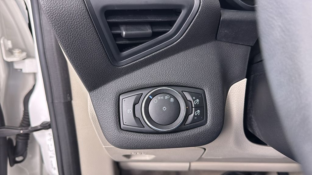 2014 Ford C-Max Hybrid SEL photo 31