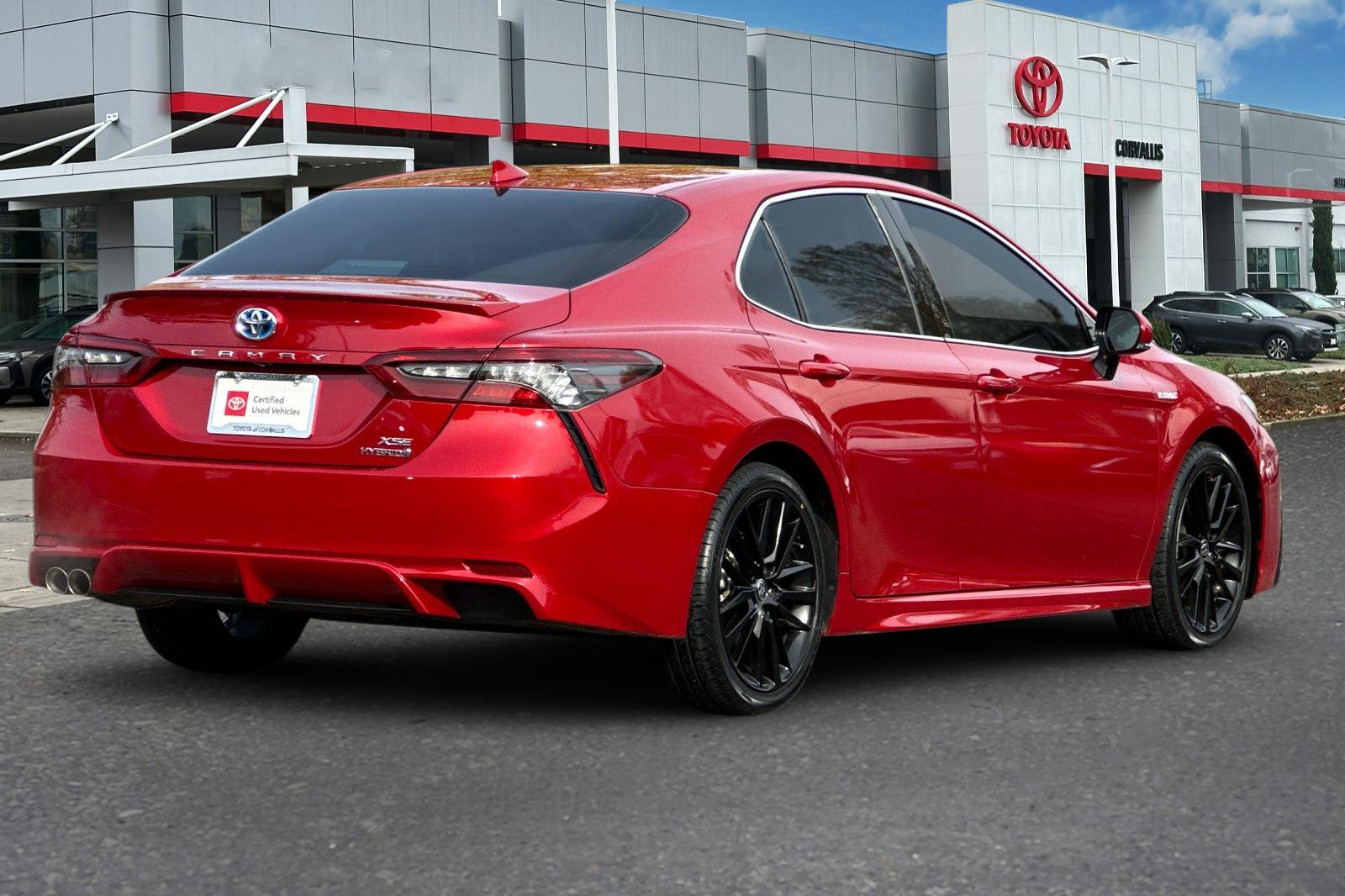 2021 Toyota Camry Hybrid XSE photo 3