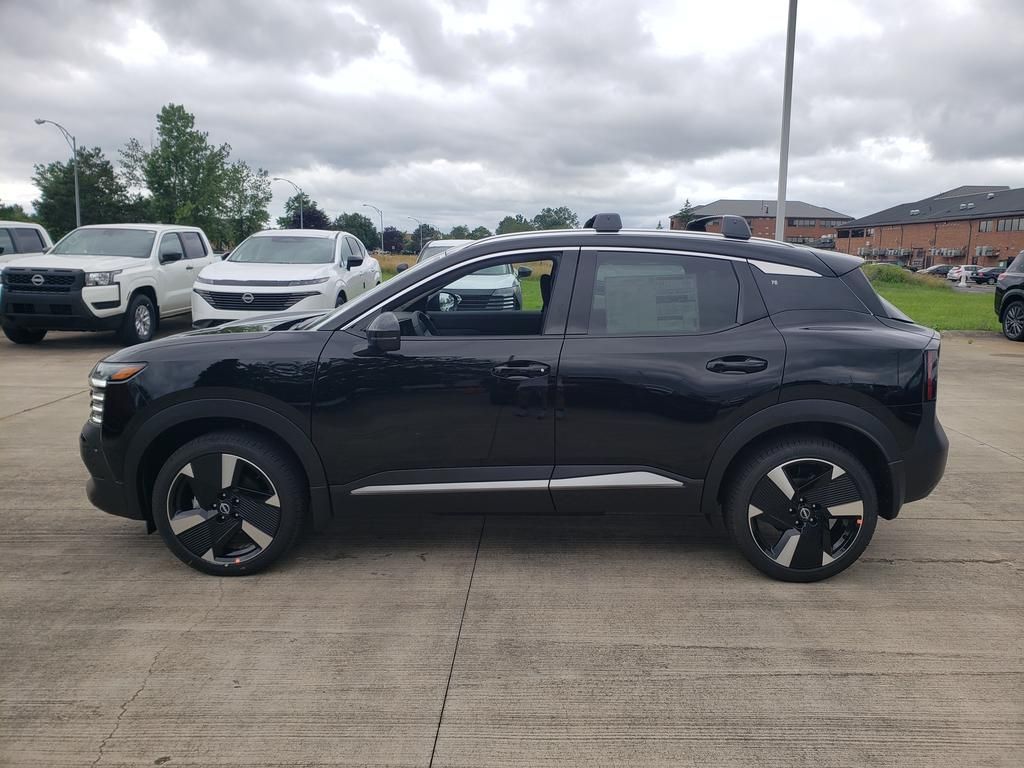 2025 Nissan Kicks SR photo 3