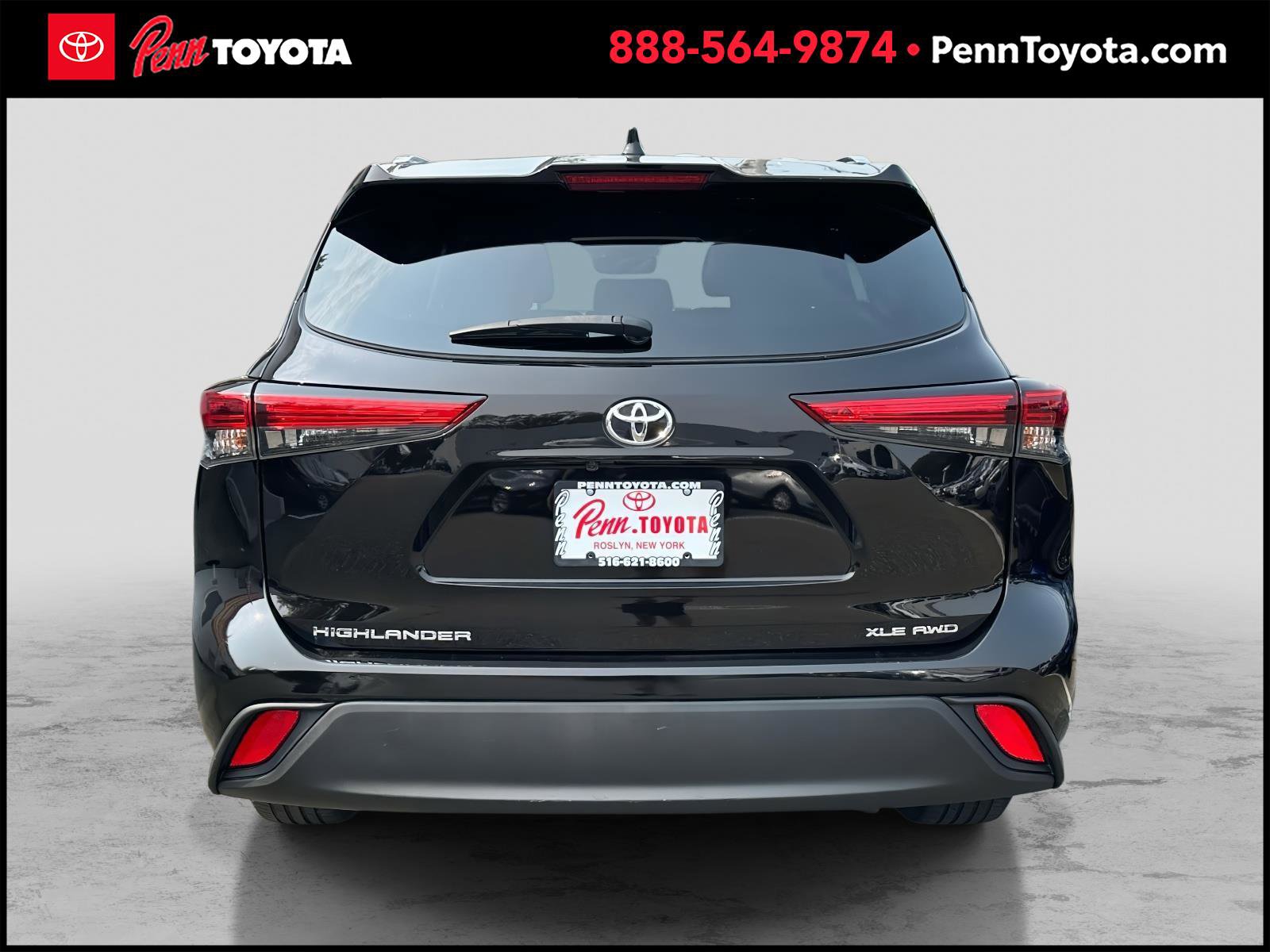 2021 Toyota Highlander XLE photo 2