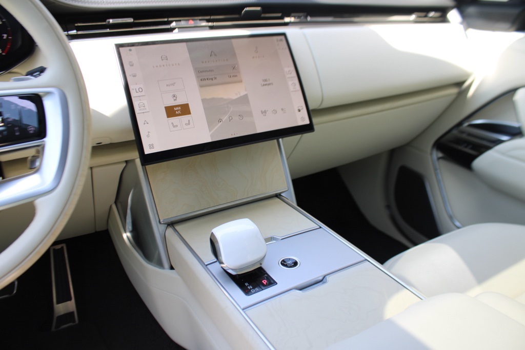 2024 Land Rover Range Rover SV photo 19