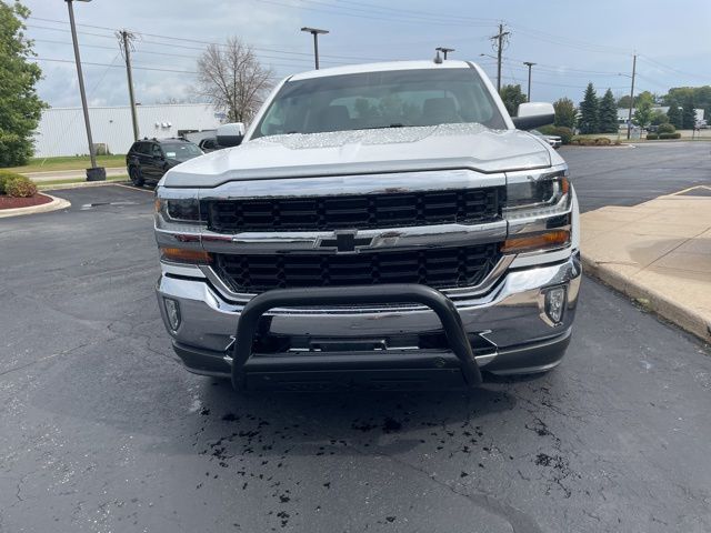 2018 Chevrolet Silverado 1500 LT photo 2