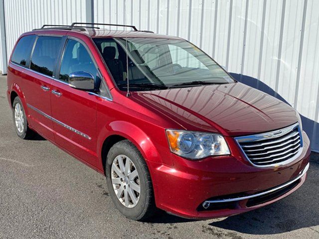 2011 Chrysler Town & Country photo 2