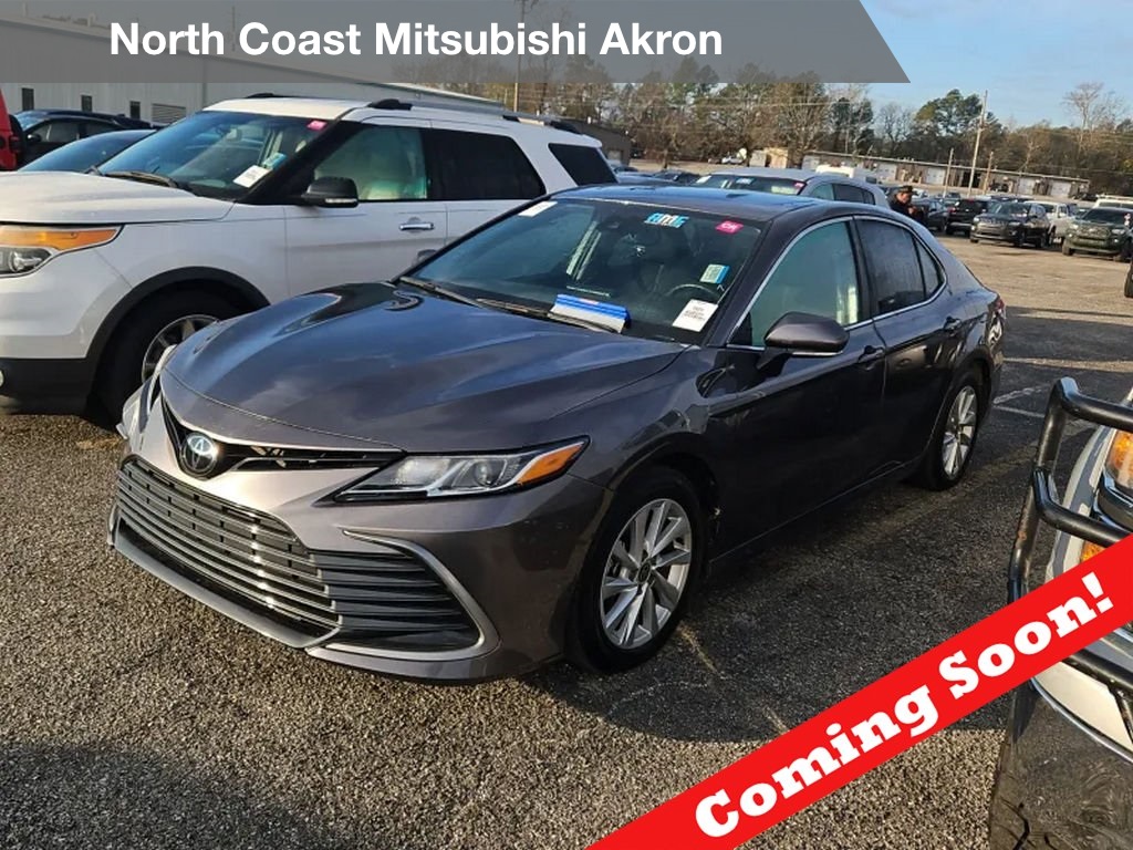 2024 Toyota Camry LE's photo