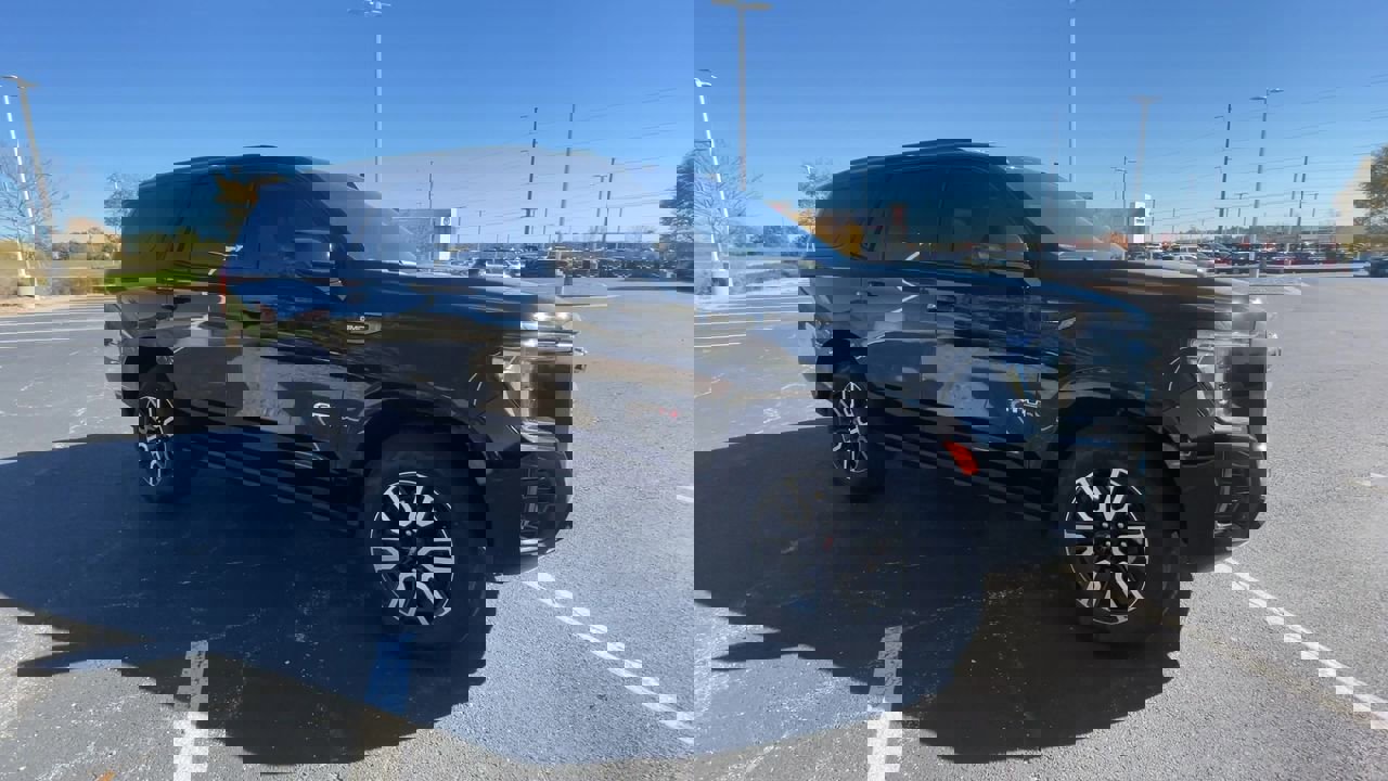 Used 2024 GMC Yukon AT4 with VIN 1GKS2CKD9RR272001 for sale in Kansas City