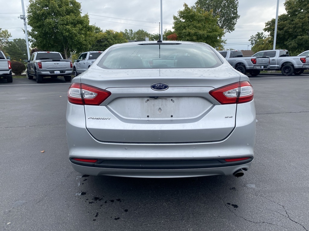2016 Ford Fusion SE photo 4