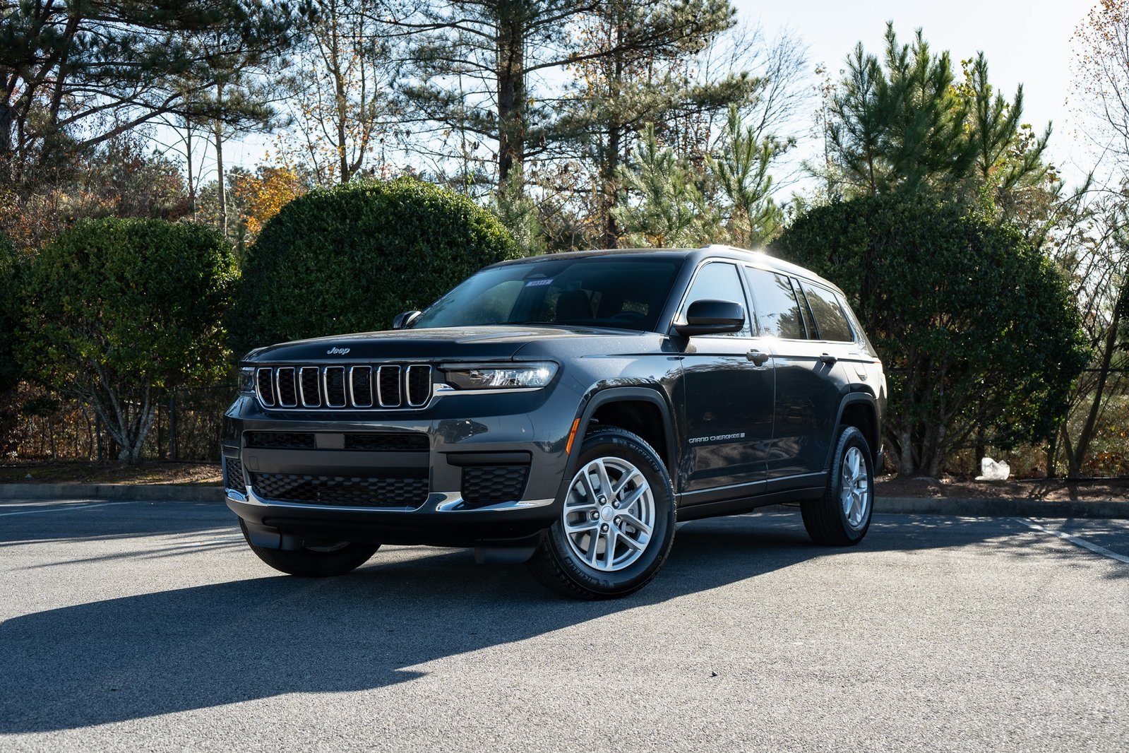 2025 Jeep Grand Cherokee L Laredo's photo