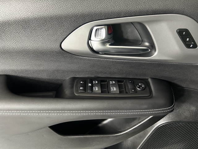 2026 Chrysler Pacifica photo 18