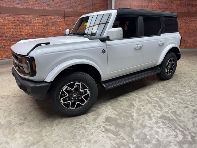 2025 Ford Bronco 4-Door Outer Banks's photo