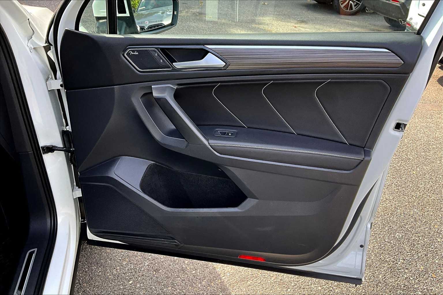 2023 Volkswagen Tiguan SEL R-Line Black photo 41