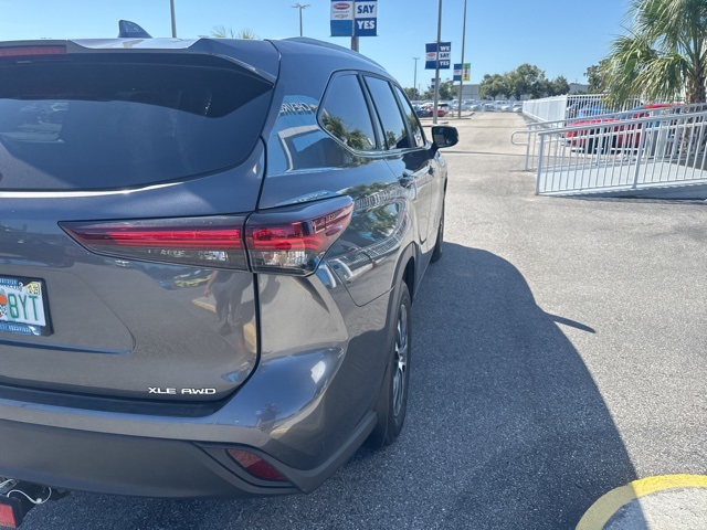 2024 Toyota Highlander LE photo 4