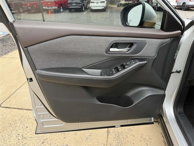 2023 Nissan Rogue SV photo 23