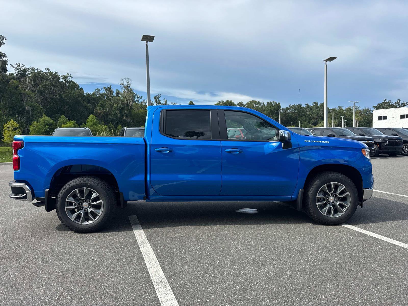 2025 Chevrolet Silverado 1500 LT photo 2