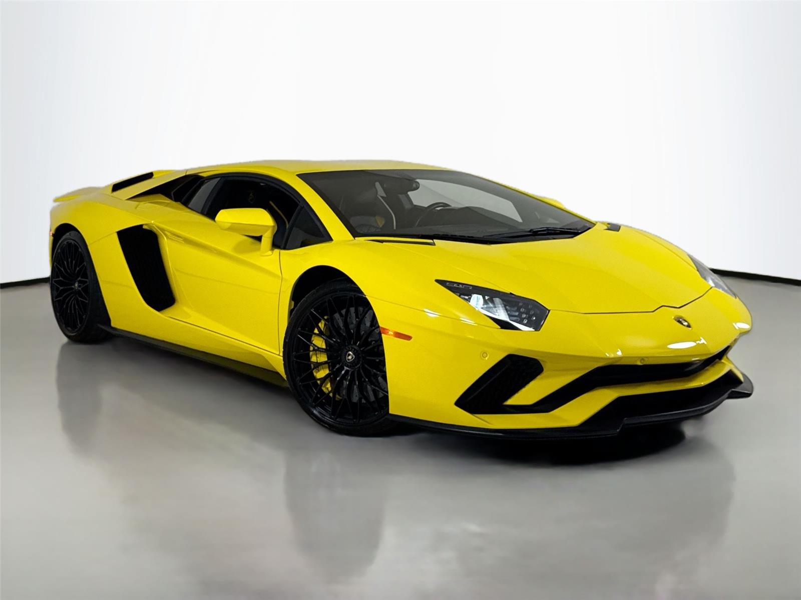 2018 Lamborghini Aventador photo 33