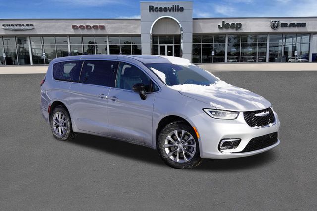 2026 Chrysler Pacifica Limited's photo