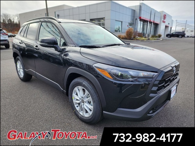 2026 Toyota Corolla Cross LE's photo