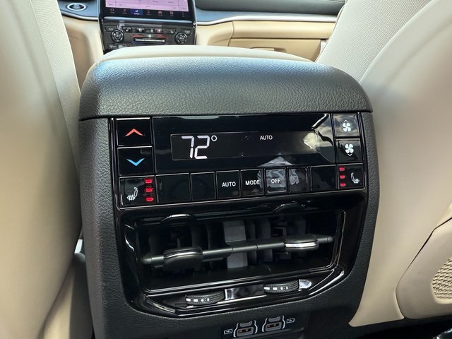 2025 Jeep Grand Cherokee Limited photo 28