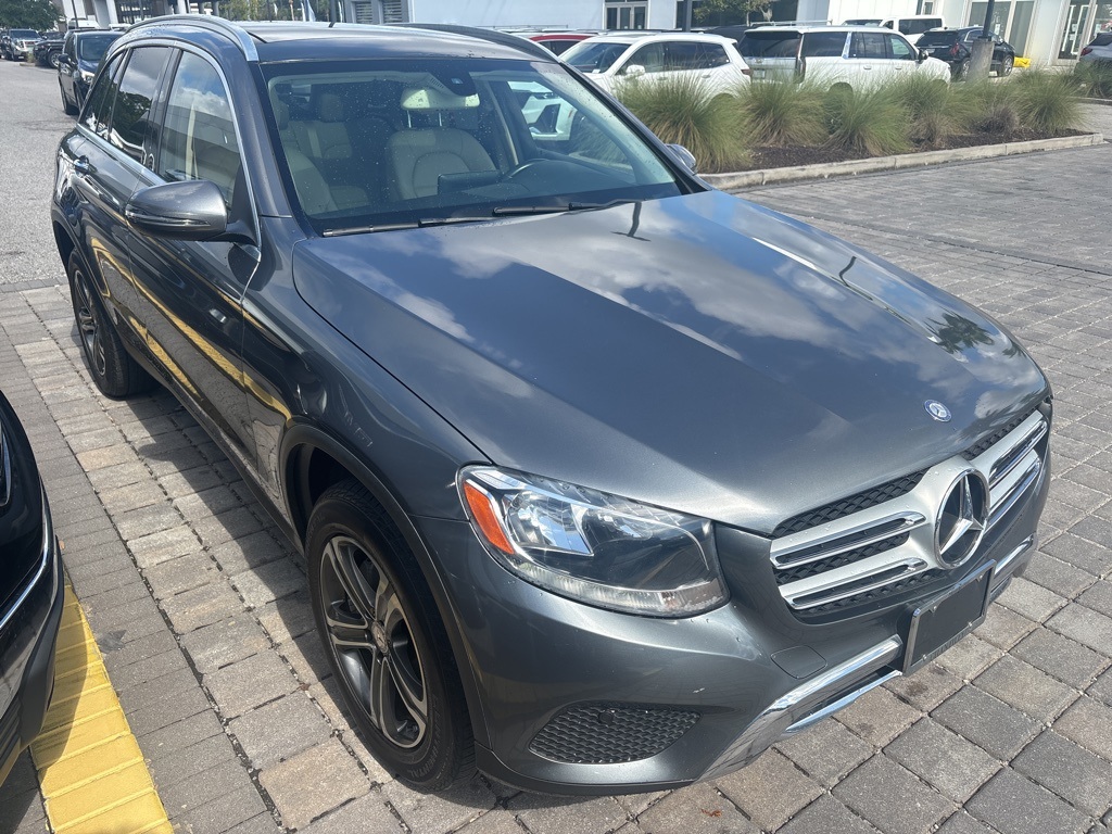 2016 Mercedes Benz GLC 300 4MATIC photo 3