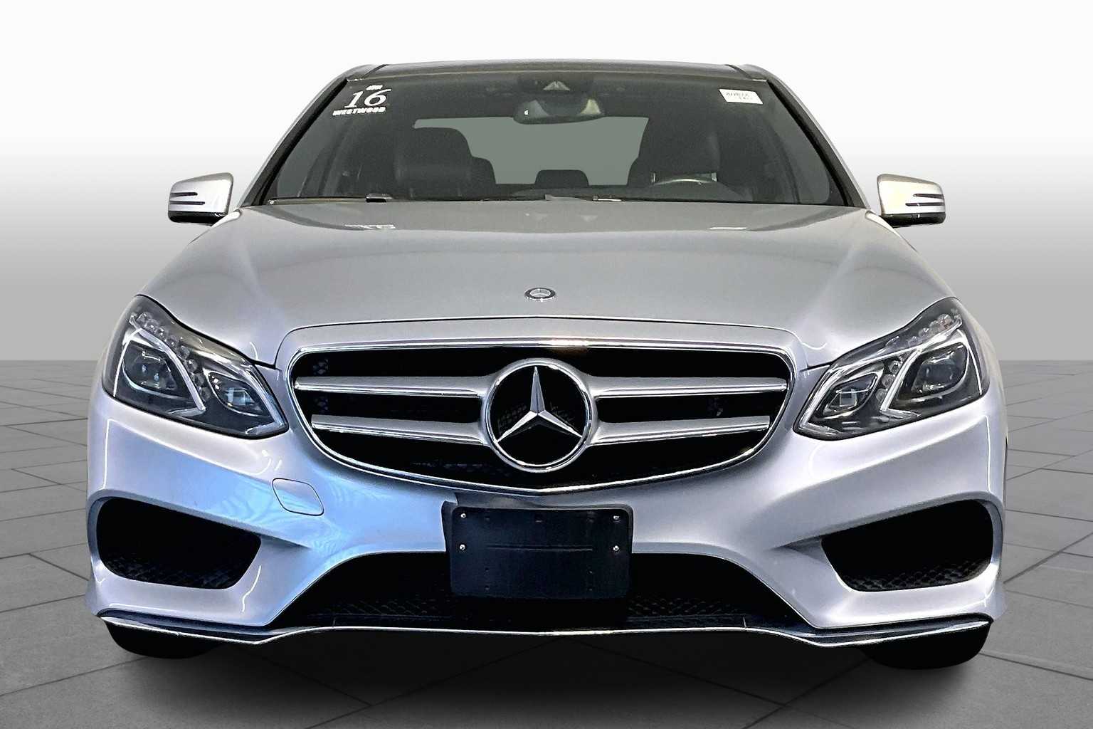 2016 Mercedes Benz E 400 4MATIC photo 3