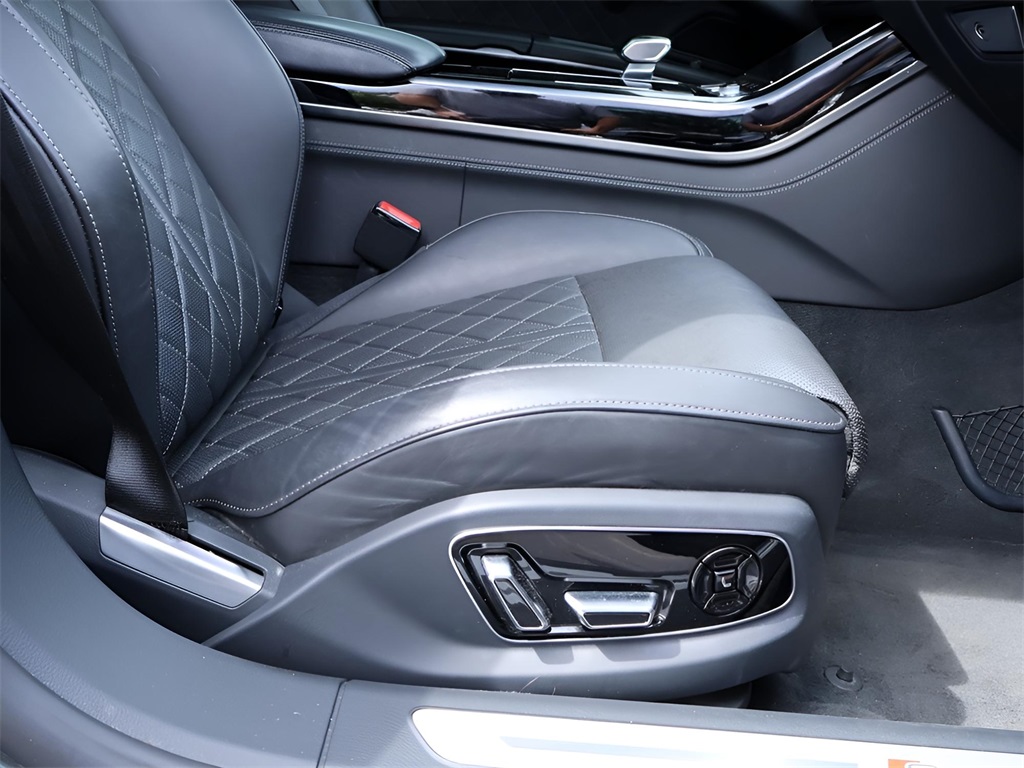 2023 Audi S8 4.0T Quattro photo 11