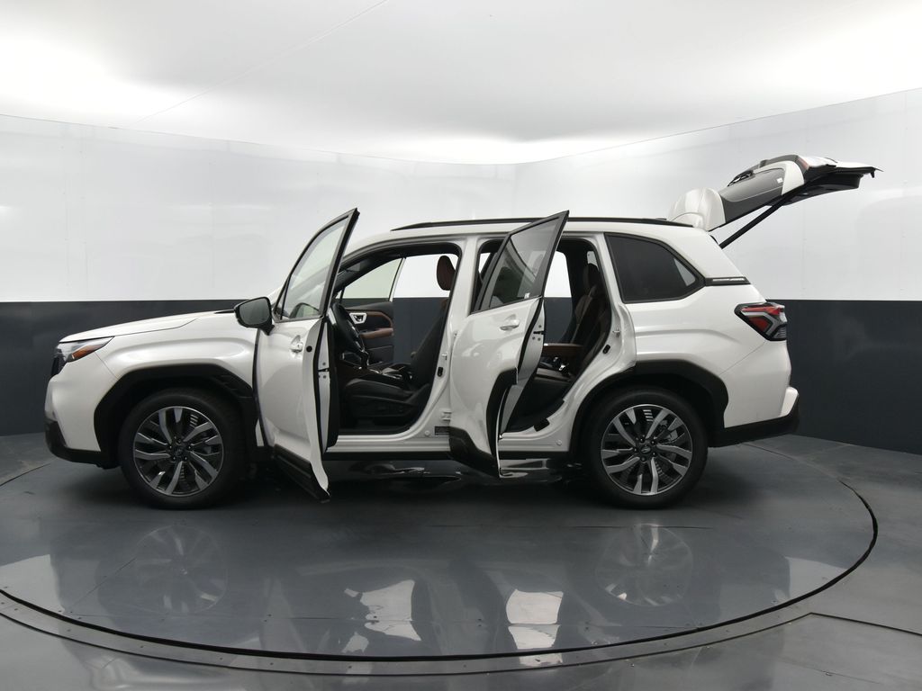 2025 Subaru Forester Touring photo 32