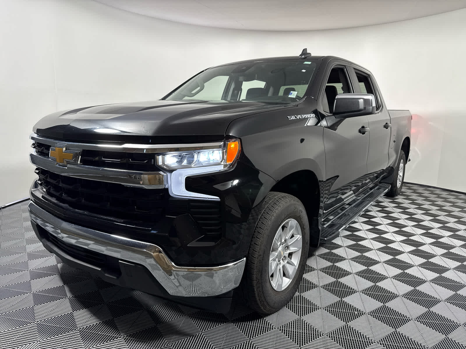 2024 Chevrolet Silverado 1500 LT photo 10