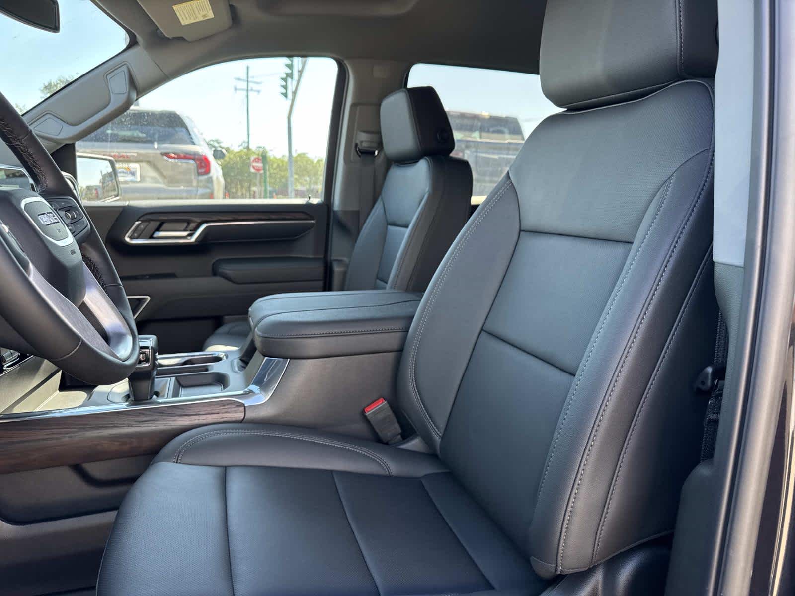 2026 Gmc Sierra SLT photo 9