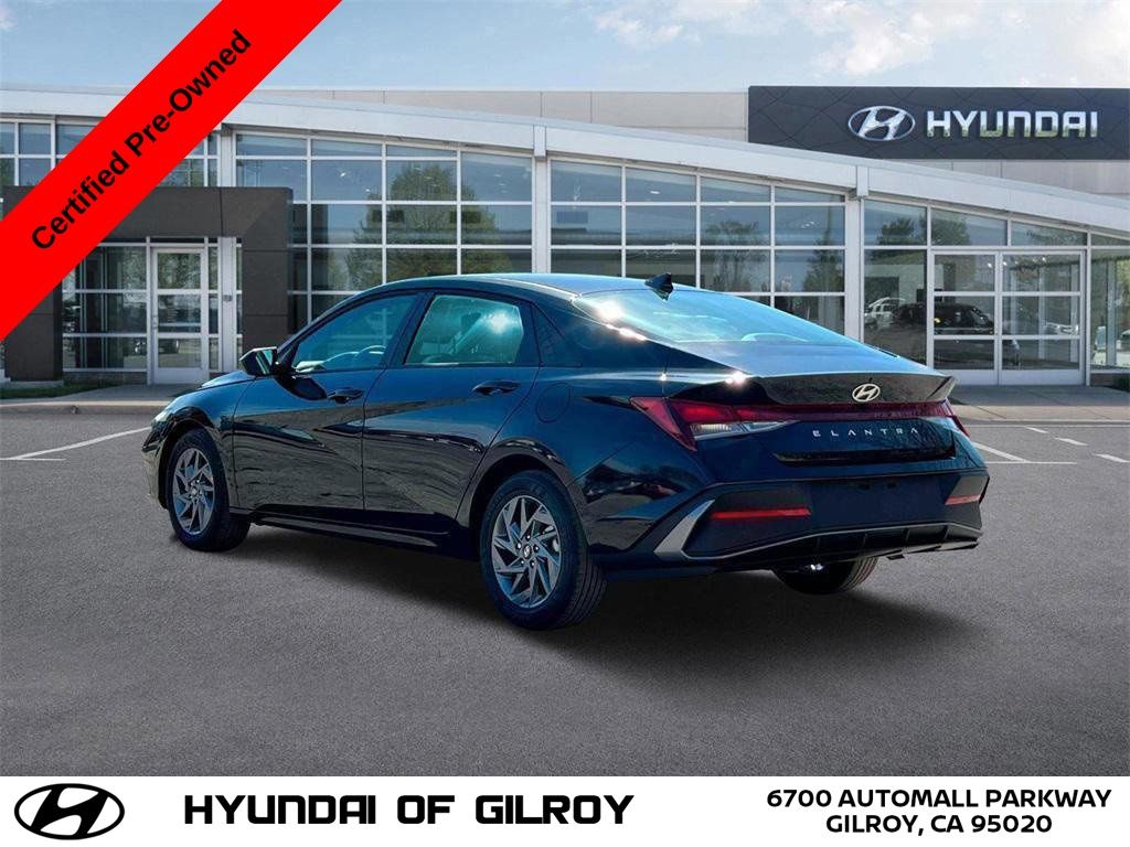 2024 Hyundai Elantra SEL photo 3
