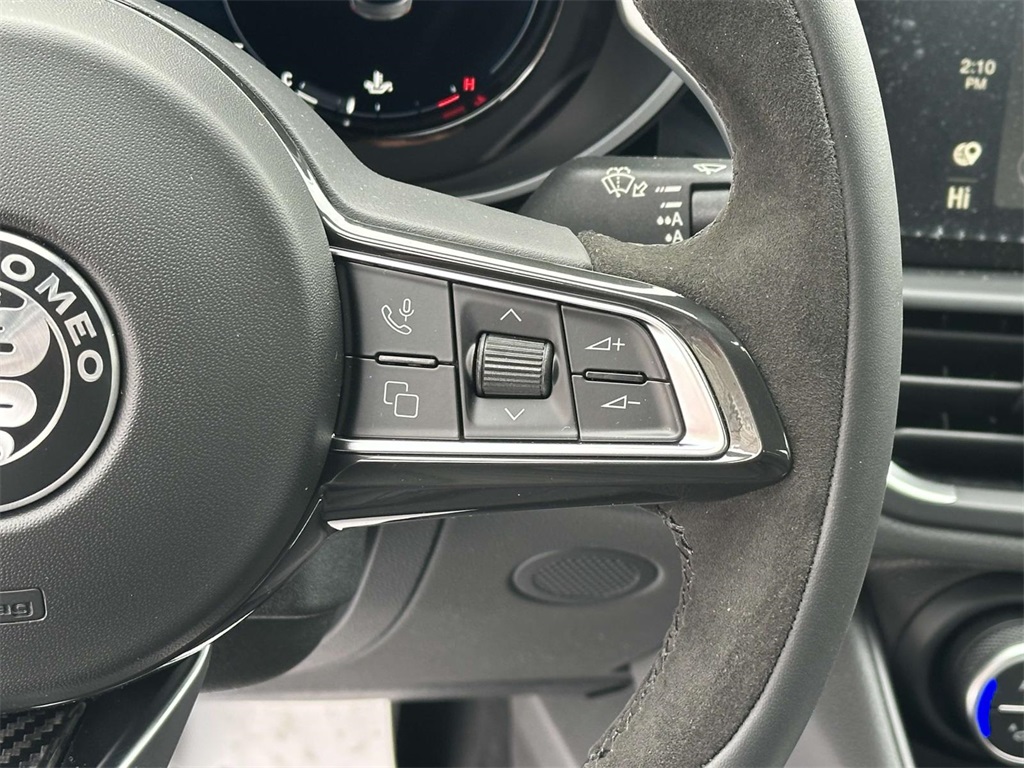 2024 Alfa Romeo Giulia Quadrifoglio photo 3