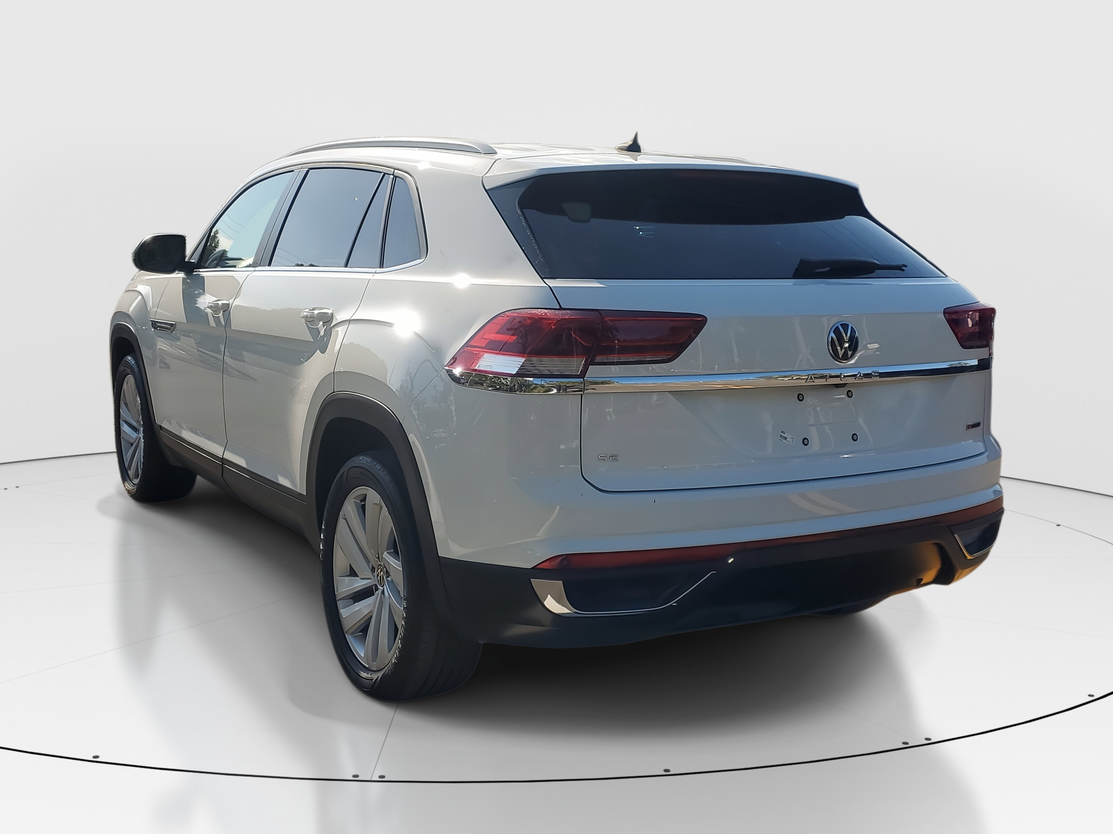 2021 Volkswagen Atlas Cross Sport SE Technology photo 3
